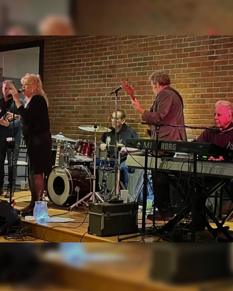 The-Lucky-Lizzie-Band1